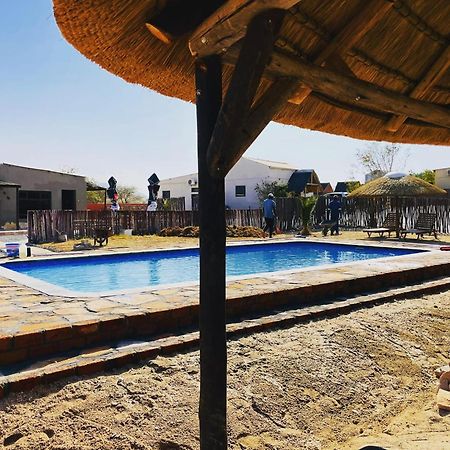 Issa Guesthouse Usakos Bagian luar foto